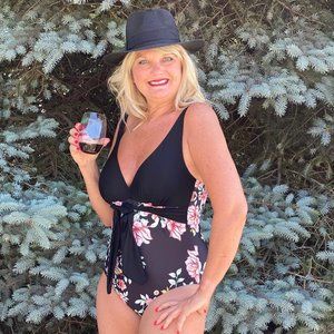 Davi & Dani Floral One Piece Swimsuit Bathing Suit New